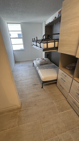 Building Photo - 3725 S Ocean Dr