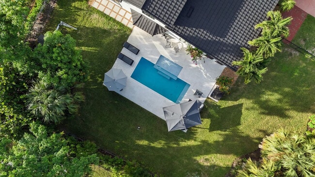 Building Photo - 612 Montezuma Dr