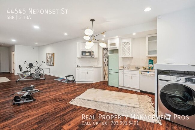 Building Photo - 44545 Neponset St