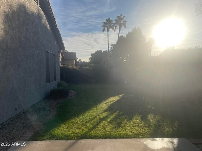 Building Photo - 2165 W Olive Way