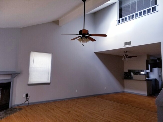 Building Photo - For Rent! 3BR/2BA Home Close to Hathaway Bridge!