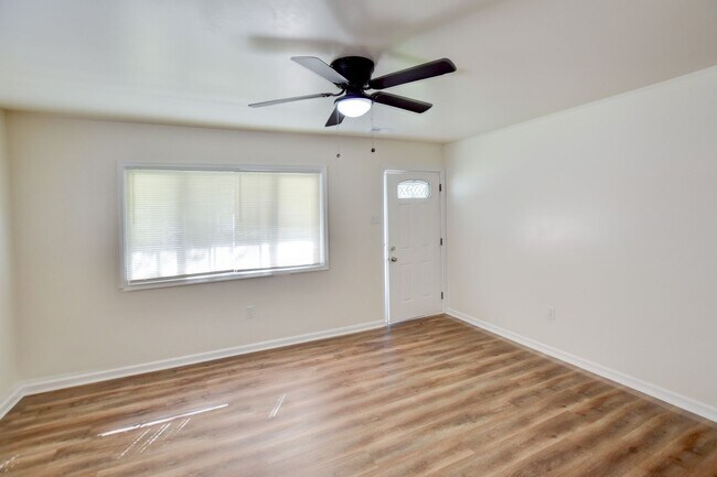 Building Photo - 1923 Bancroft Dr