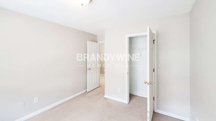 Building Photo - 6342 Hickory Ln Cir