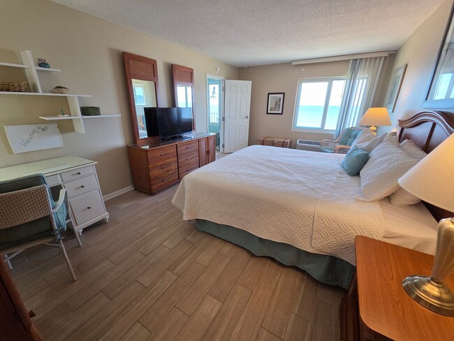 Building Photo - DOLPHIN RUN CONDOMINIUM