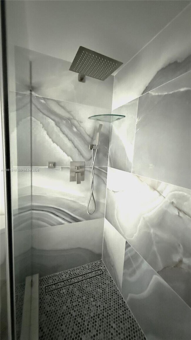 Building Photo - 4174 Inverrary Dr