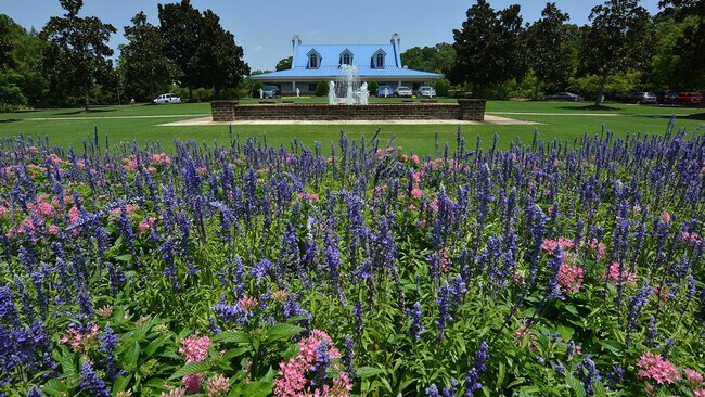 Building Photo - 987 Blue Stem Dr