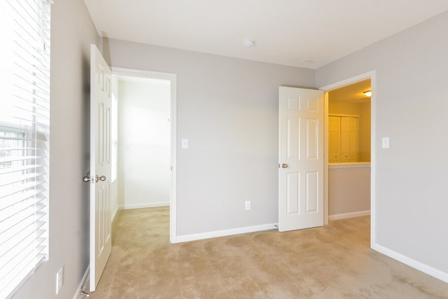 Building Photo - 2349 Bridlewood Dr