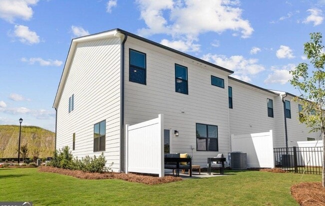 Building Photo - 7256 Mulberry St