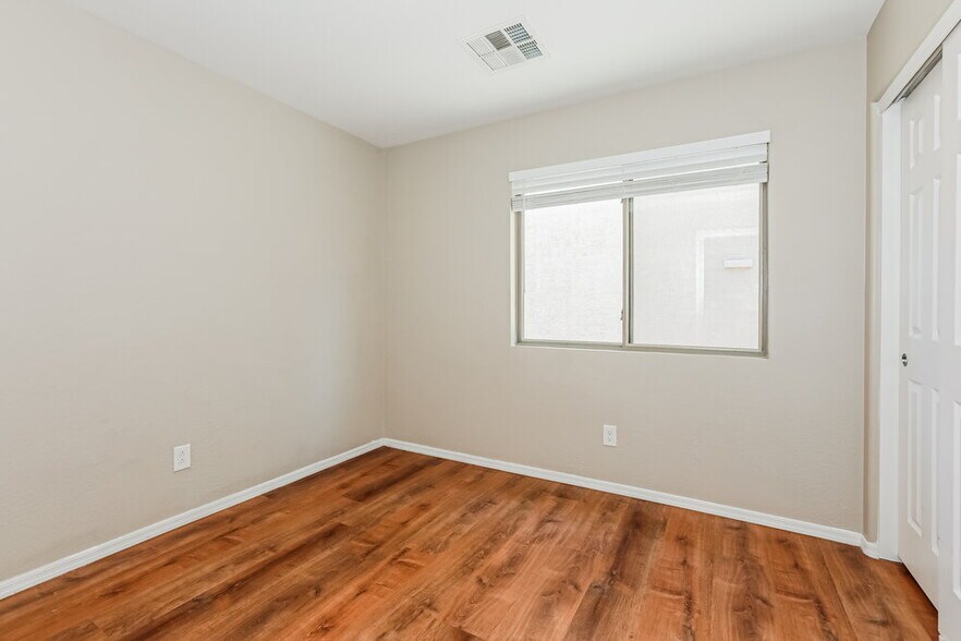 Building Photo - 2049 W Gold Mine Way