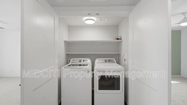 Building Photo - 1198 Green Hill Dr