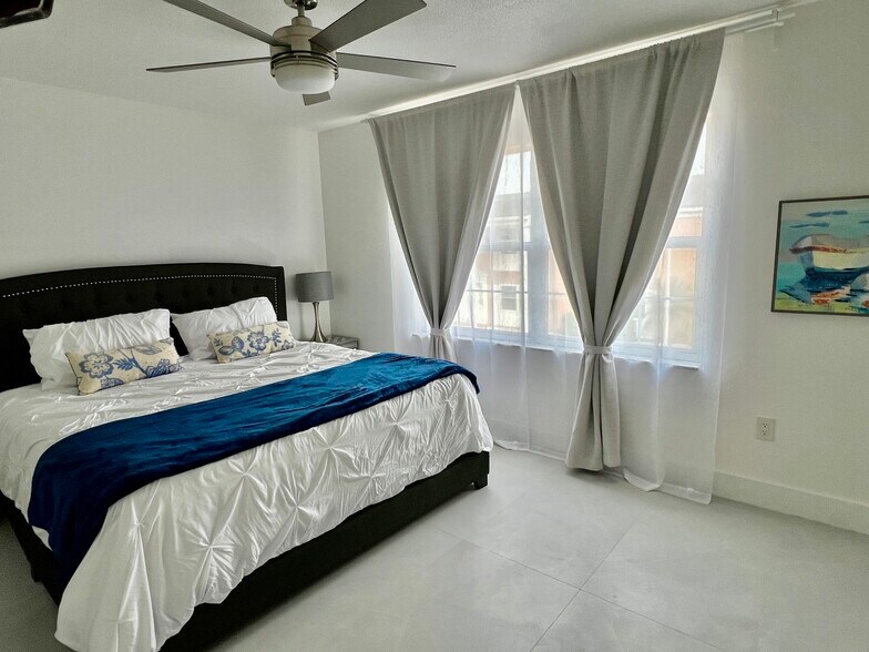 Master Bedroom - 4158 Tamiami Trl