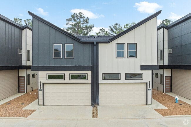 Building Photo - Cypress Manor Luxury Living