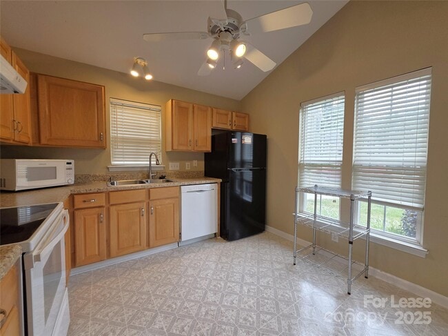 Building Photo - 8844 Treyburn Dr