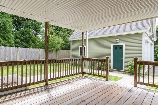 Building Photo - 36 Willowdale Rd