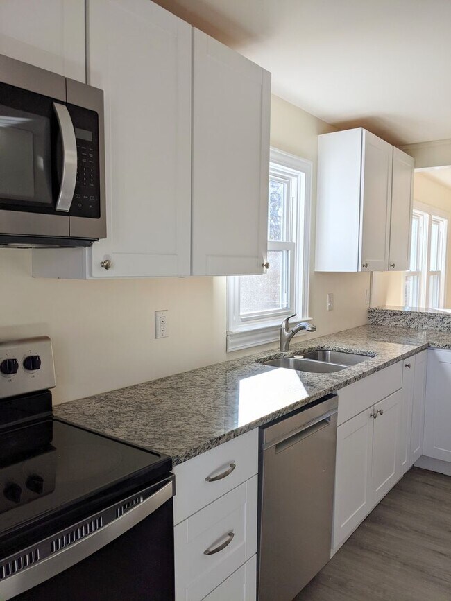 Building Photo - Beautiful Asheville Rental in the Malvern Hills Neighborhood!