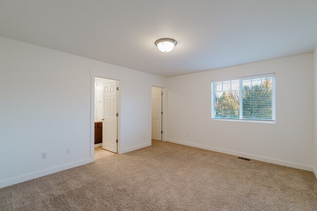 Building Photo - 2805 Alyssa Ct SE