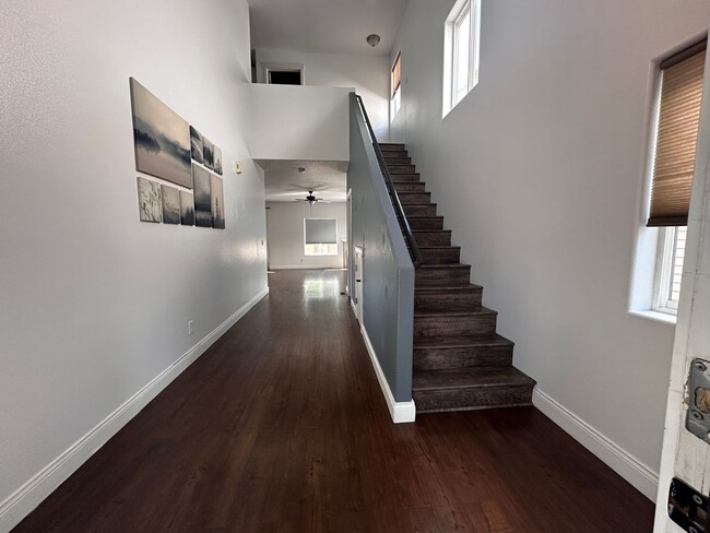 Building Photo - Beautiful 4 Bedroom 2.5 Bath Single Family...