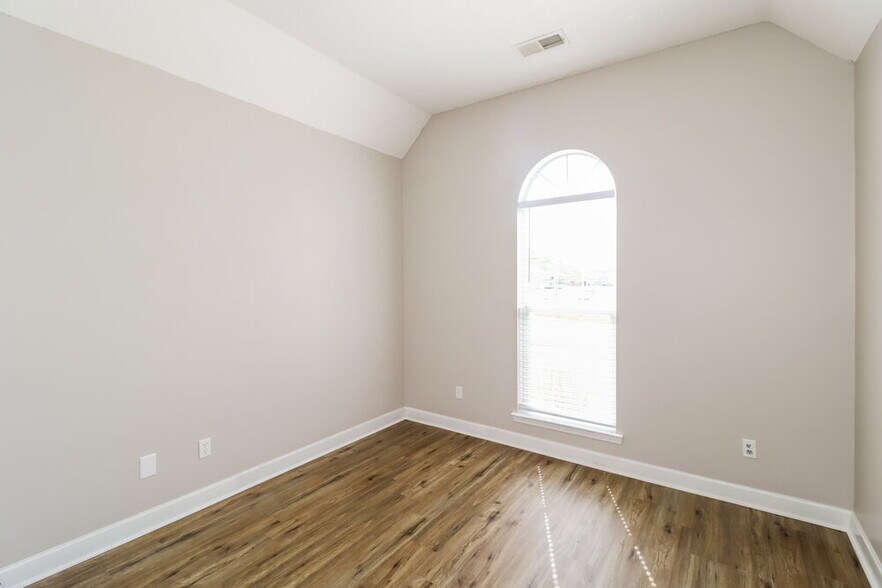 Building Photo - 8374 Blue Ridge Dr