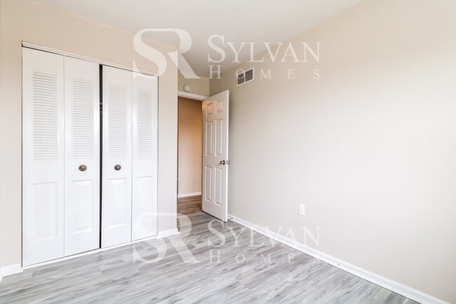 Building Photo - You will love this cozy home!!