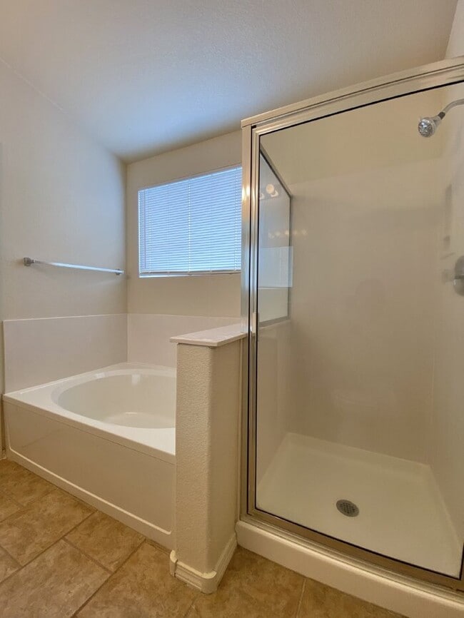 Building Photo - Northern Meadows - 3BR 2 Story - LOFT