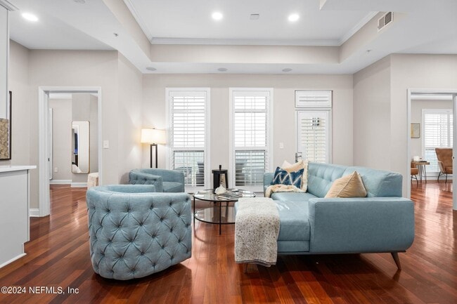 Building Photo - 400 E Bay St