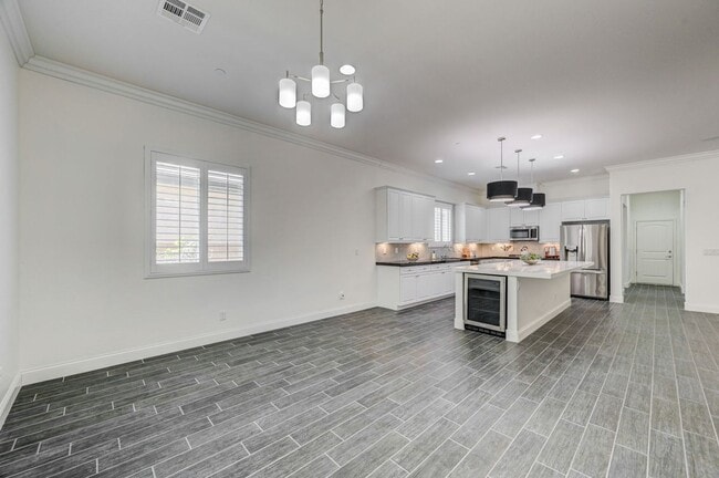 Building Photo - Luxury Single Story 3 Bedroom!