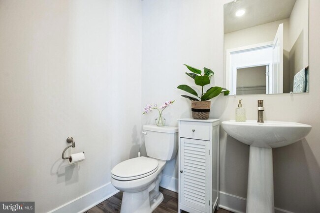 Building Photo - 4165 Brodie Pl