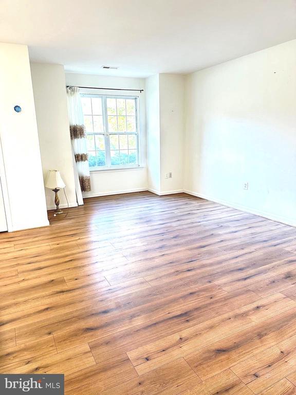 Building Photo - 20408 River Bank St