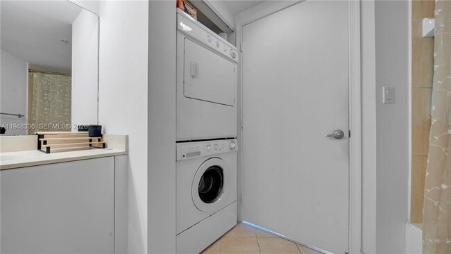 Building Photo - 1750 N Bayshore Dr