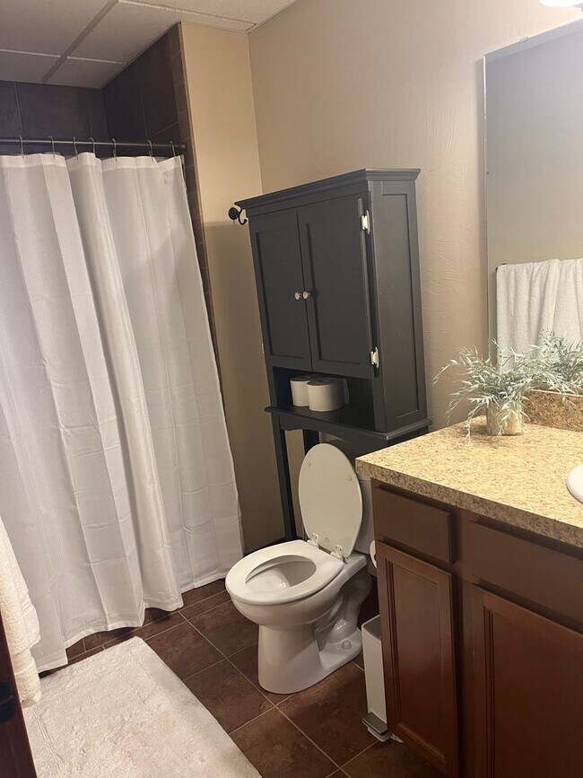 Building Photo - Elegant All Inclusive Fully Furnished Studio On Top Floor