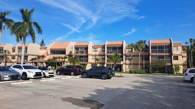 Building Photo - 240 Lakeview Dr
