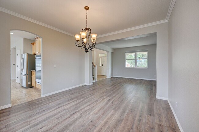 Building Photo - 5 bedroom, 4 1/2 bath, with 3 car garage in Cherry Creek School District