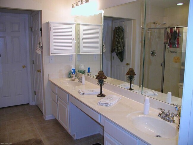 Building Photo - End Unit Townhome