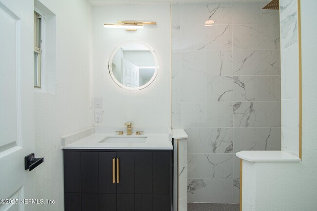 Building Photo - 111 Zoratoa Ave