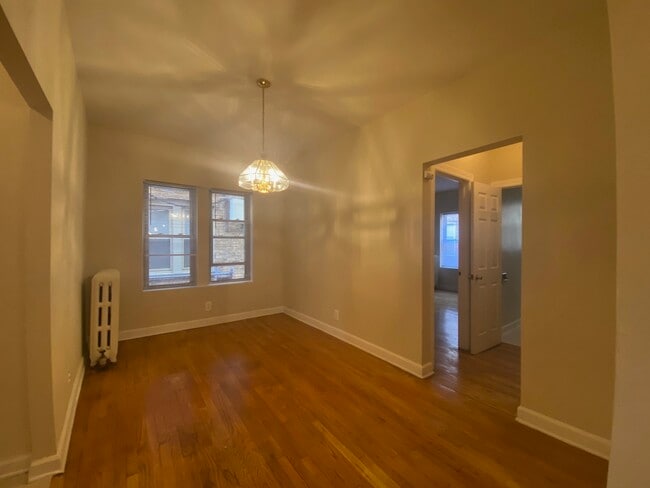 Building Photo - 1345 W Touhy Ave