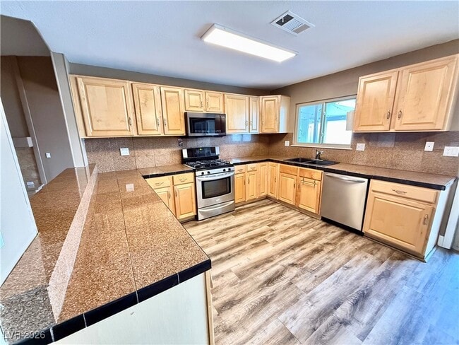 Building Photo - 6236 W Elmira Dr