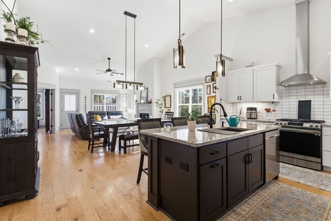 Building Photo - Modern 3-Bedroom Home in The Cottages at Avery Creek