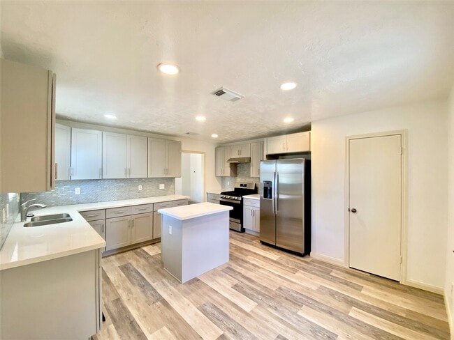 Building Photo - 4203 Breckenridge Dr