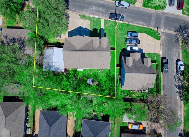 Building Photo - 1122 Detroit St