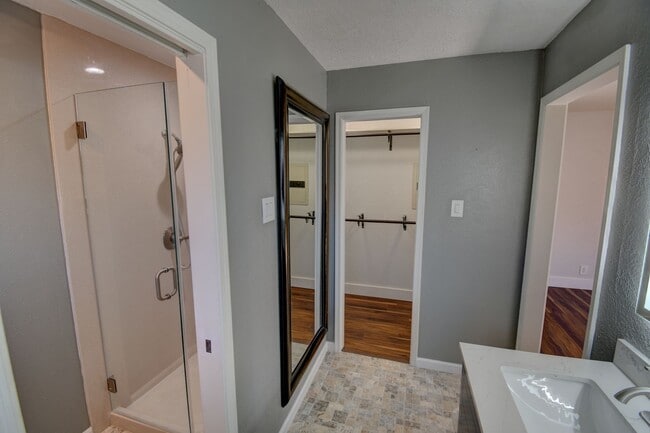 Building Photo - Beautiful Estate in the Heart of the NE Heights