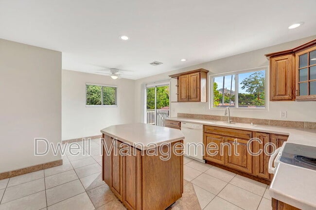 Building Photo - 8860 Fabienne Way