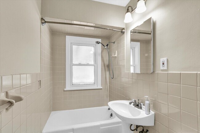 Building Photo - 502 E Washington St