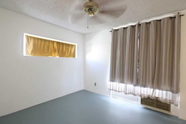 Building Photo - 250 Linden Ave