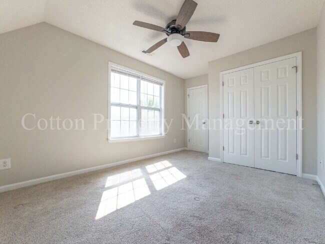 Building Photo - 448 Vallie Ln