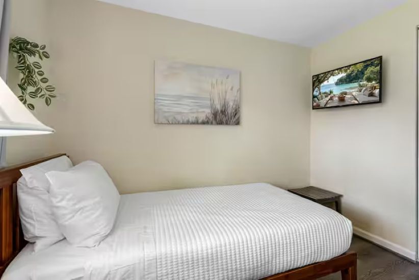 Building Photo - 6208 S Elberon St