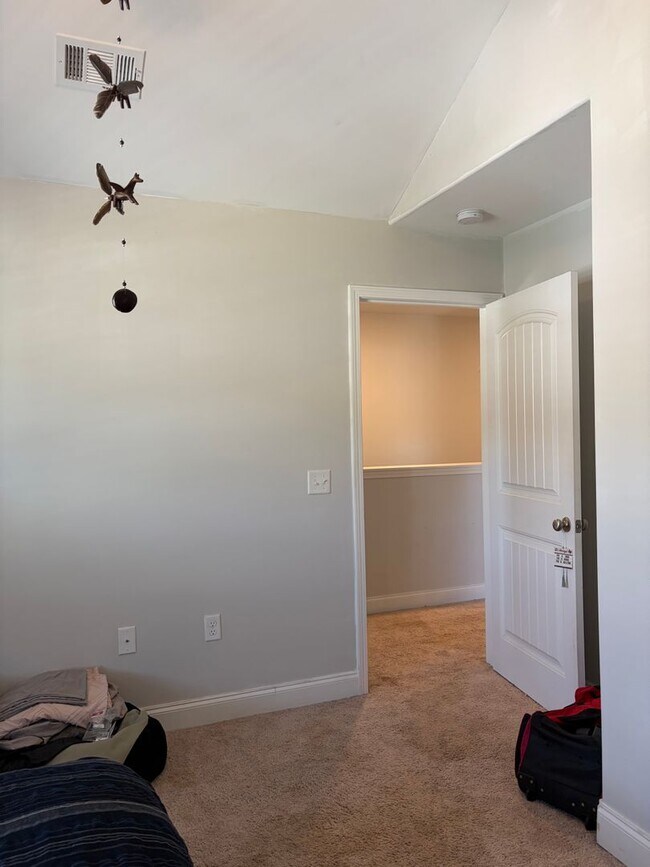 Building Photo - AVAILABLE NOW! (Pet Friendly)