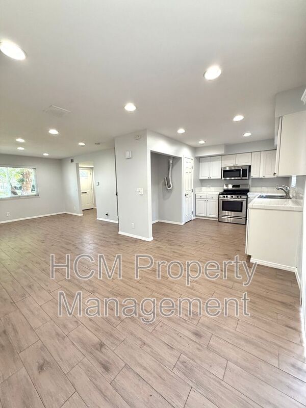 Building Photo - 9757 Cornwall Dr