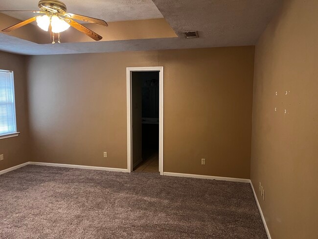 Building Photo - 4009 Hunter Creek Dr