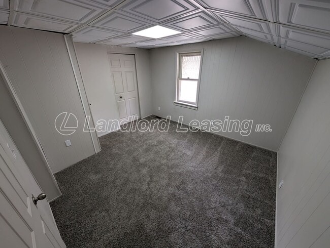 Building Photo - Beautifully Updated Amherst Rental with Large Living Spaces
