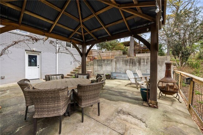 Building Photo - 2341 Elmwood Cir SE